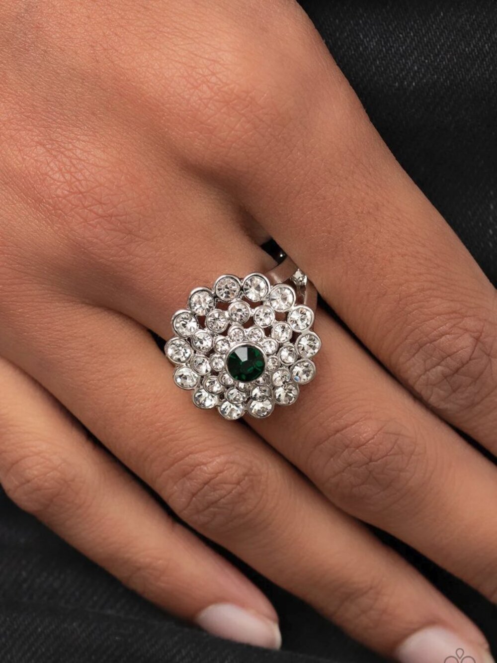 Paparazzi Jewelry Accessories - Effervescent Crescendo - Green Ring - Vintage